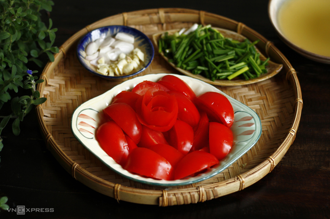 Canh dưa chua nấu thịt bò