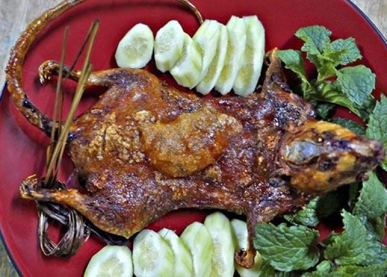 Khám phá đặc sản chuột đồng nướng, món ngon không thể bỏ qua khi đến Campuchia