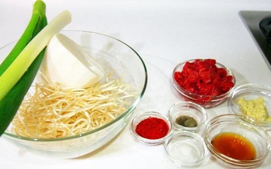 Cách nấu canh thịt bò củ cải cay cực thơm ngon