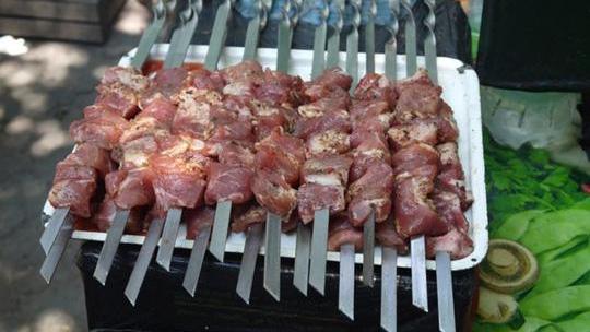 Đến Nga xem WC, không ăn Shashlik lãng phí cả chuyến đi