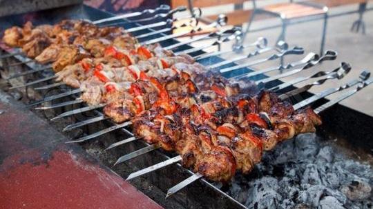 Đến Nga xem WC, không ăn Shashlik lãng phí cả chuyến đi