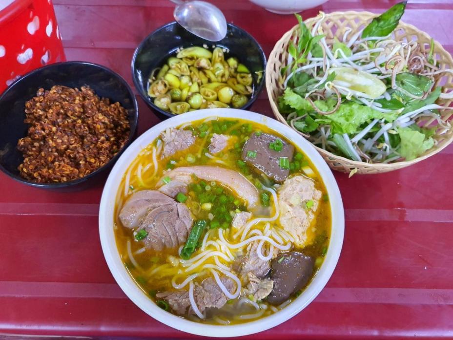 Bún bò Huế, ăn đâu cũng thấm Bún bò Huế, ăn đâu cũng thấm