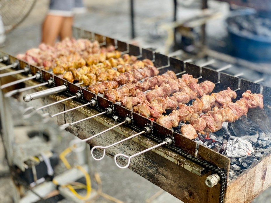 Quán nướng cạnh rặng tre hút khách ở ngoại ô Hà Nội