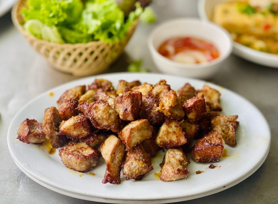 Quán nướng cạnh rặng tre hút khách ở ngoại ô Hà Nội