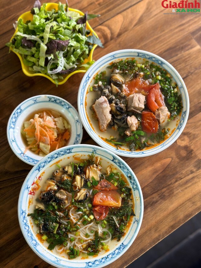 Ngày mưa mát trời, đừng quên foodtour Hà Nội với những món ăn ngon hấp dẫn