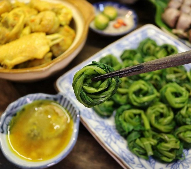 Chị em thi nhau bày rau muống luộc kiểu độc đáo đẹp mắt, lúc gắp cực dễ không sót một ngọn nào! Chị em thi nhau bày rau muống luộc kiểu độc đáo đẹp mắt, lúc gắp cực dễ không sót một ngọn nào!