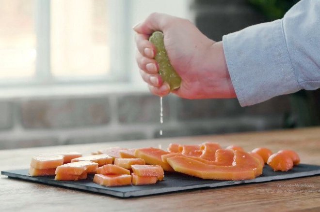 3 cách cắt đu đủ đơn giản nhưng bày lên đĩa cực đẹp, cho thêm vài giọt này miếng nào cũng thơm nức tăng độ ngon