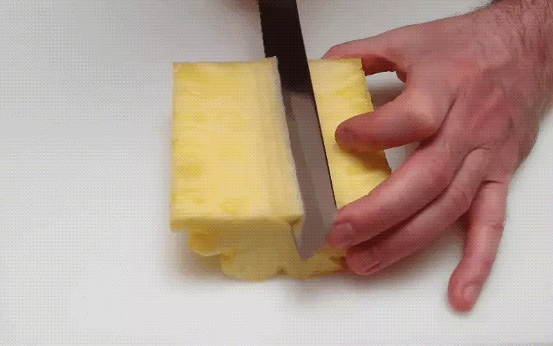 Học ngay 4 mẹo cắt dứa siêu nhanh, siêu dễ này, có kiểu hình bướm độc đáo mà chẳng cần dụng cụ phức tạp Học ngay 4 mẹo cắt dứa siêu nhanh, siêu dễ này, có kiểu hình bướm độc đáo mà chẳng cần dụng cụ phức tạp