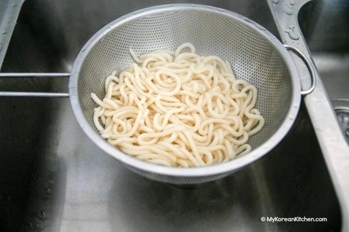 Mì xào thịt gà - bữa ăn nhanh gọn, đầy đủ dinh dưỡng cho cả gia đình