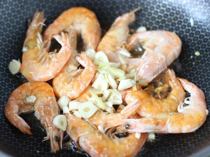 Tôm rang thịt mãi cũng chán, đem xào với quả này lạ miệng, cả nhà đều thích Tôm rang thịt mãi cũng chán, đem xào với quả này lạ miệng, cả nhà đều thích