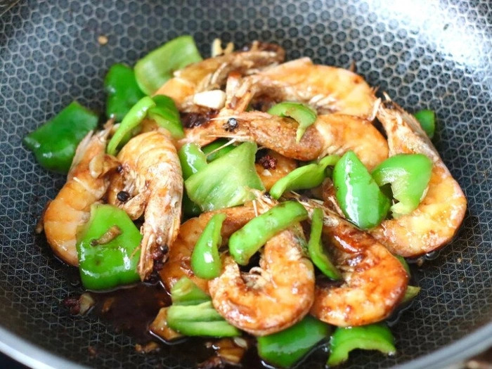 Tôm rang thịt mãi cũng chán, đem xào với quả này lạ miệng, cả nhà đều thích Tôm rang thịt mãi cũng chán, đem xào với quả này lạ miệng, cả nhà đều thích