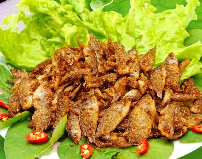 Loại cá bé bằng vài ngón tay xưa bị chê lắm xương chỉ người nghèo mới ăn giờ là đặc sản ai cũng thích, giá 110.000/kg Loại cá bé bằng vài ngón tay xưa bị chê lắm xương chỉ người nghèo mới ăn giờ là đặc sản ai cũng thích, giá 110.000/kg