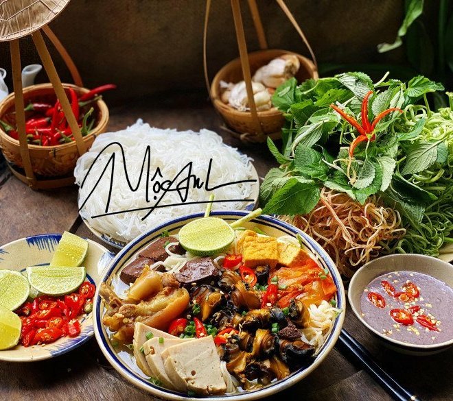 Cuối tuần học gái đảm nấu bún riêu ốc siêu đơn giản, ngập 