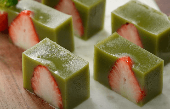 Thạch dâu tây matcha đẹp da, chống già, ai cũng có thể làm được Thạch dâu tây matcha đẹp da, chống già, ai cũng có thể làm được