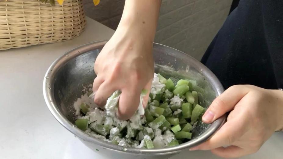 Học mẹ đảm Hà thành cách nấu chè bưởi cốm dừa cho mùa Vu Lan Học mẹ đảm Hà thành cách nấu chè bưởi cốm dừa cho mùa Vu Lan