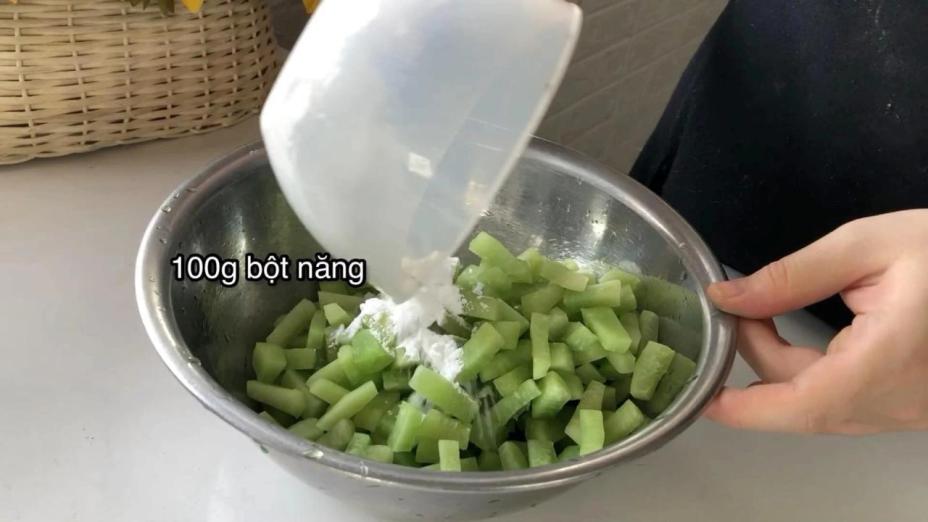 Học mẹ đảm Hà thành cách nấu chè bưởi cốm dừa cho mùa Vu Lan Học mẹ đảm Hà thành cách nấu chè bưởi cốm dừa cho mùa Vu Lan