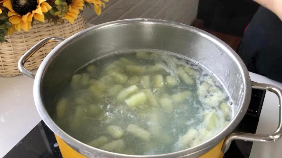 Học mẹ đảm Hà thành cách nấu chè bưởi cốm dừa cho mùa Vu Lan Học mẹ đảm Hà thành cách nấu chè bưởi cốm dừa cho mùa Vu Lan