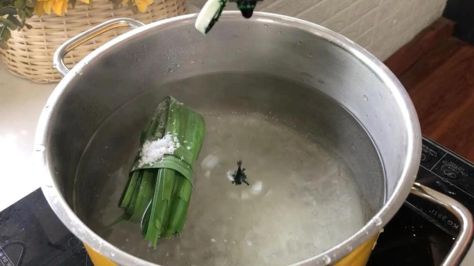 Học mẹ đảm Hà thành cách nấu chè bưởi cốm dừa cho mùa Vu Lan Học mẹ đảm Hà thành cách nấu chè bưởi cốm dừa cho mùa Vu Lan