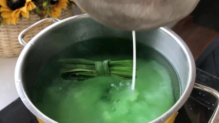 Học mẹ đảm Hà thành cách nấu chè bưởi cốm dừa cho mùa Vu Lan Học mẹ đảm Hà thành cách nấu chè bưởi cốm dừa cho mùa Vu Lan