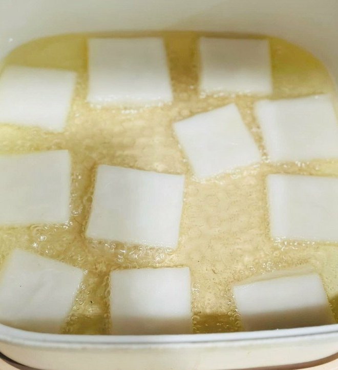 Nghỉ lễ, làm phở chiên phồng đãi cả nhà, dưới giòn rụm trên mềm thơm nghe đã chảy nước miếng Nghỉ lễ, làm phở chiên phồng đãi cả nhà, dưới giòn rụm trên mềm thơm nghe đã chảy nước miếng