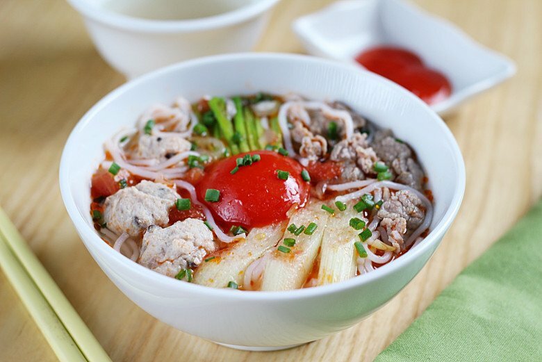 Cuối tuần đổi gió cho cả nhà bằng 5 món bún chua thơm ngon, dễ ăn cho ngày hè oi nóng