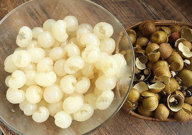 Không phải tốn tiền, ngay tại nhà chị em cũng làm được long nhãn dẻo ngọt, ngon bổ
