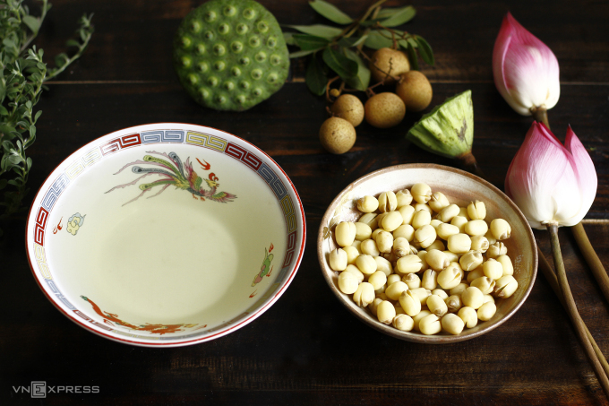 Chè nhãn lồng hạt sen kiểu Hà Nội xưa