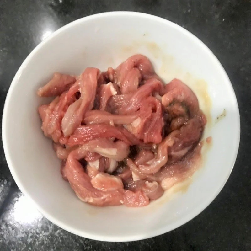 Công thức làm món thịt bò xào lá lốt, ăn là ghiền Công thức làm món thịt bò xào lá lốt, ăn là ghiền