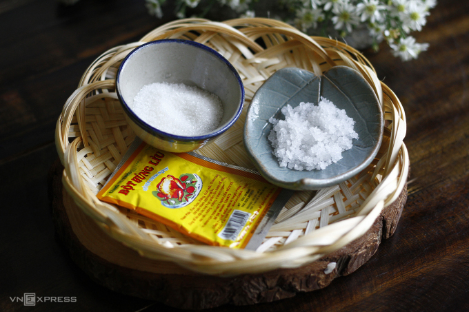 Cách làm lạc rang húng lìu chuẩn vị Hà Nội