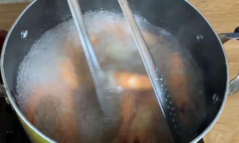 Loại rau dại xưa nhổ vứt đi không hết, nay bán 200.000đ/kg, đem nộm ăn bao phê, giải nhiệt ngày hè