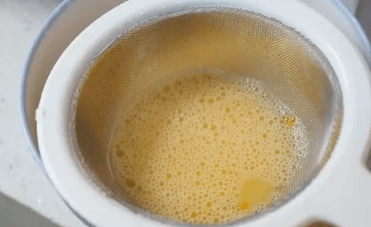 Khi làm trứng hấp đừng chỉ cho nước mà hãy thêm “muỗng này” vào sẽ mịn, mềm và không tanh