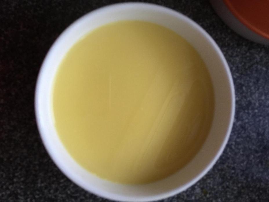 Khi làm trứng hấp đừng chỉ cho nước mà hãy thêm “muỗng này” vào sẽ mịn, mềm và không tanh