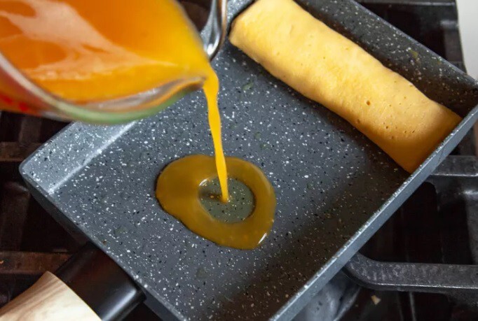 Cách làm trứng cuộn Tamagoyaki chuẩn Nhật Bản cực dễ dàng Cách làm trứng cuộn Tamagoyaki chuẩn Nhật Bản cực dễ dàng