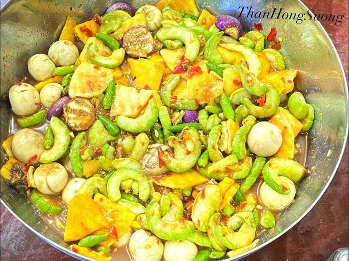Nàng 9X chia sẻ cách làm mắm đu đủ dưa cà chuẩn vị miền Trung giòn ngon, đậm đà Nàng 9X chia sẻ cách làm mắm đu đủ dưa cà chuẩn vị miền Trung giòn ngon, đậm đà