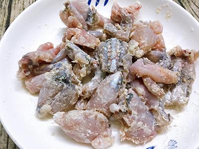 Ếch rang trứng muối Ếch rang trứng muối