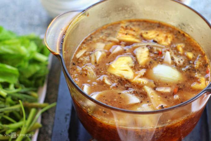 Lẩu bò mắm ruốc