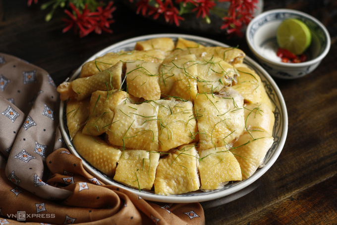 Nguyên nhân gà luộc bị đỏ xương