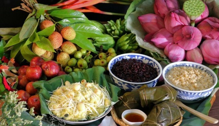 Chiêm ngưỡng loạt ảnh mâm cúng Tết Đoan Ngọ đẹp hút hồn của các mẹ đảm, nhìn mà không nỡ ăn