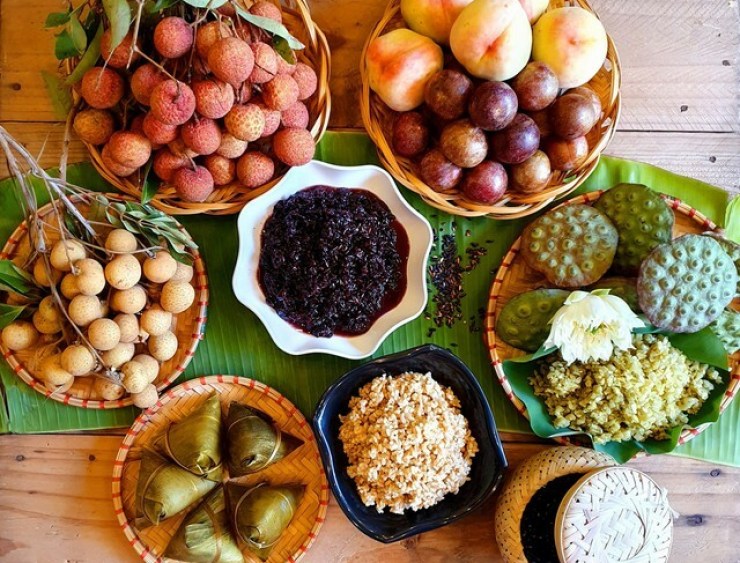 Chiêm ngưỡng loạt ảnh mâm cúng Tết Đoan Ngọ đẹp hút hồn của các mẹ đảm, nhìn mà không nỡ ăn