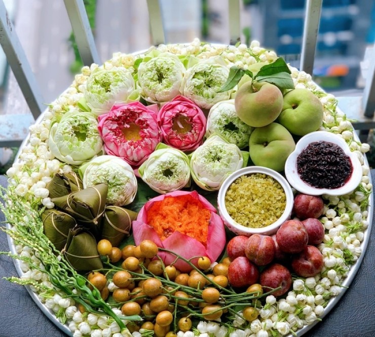 Chiêm ngưỡng loạt ảnh mâm cúng Tết Đoan Ngọ đẹp hút hồn của các mẹ đảm, nhìn mà không nỡ ăn