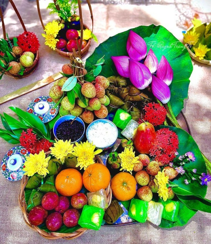 Chiêm ngưỡng loạt ảnh mâm cúng Tết Đoan Ngọ đẹp hút hồn của các mẹ đảm, nhìn mà không nỡ ăn