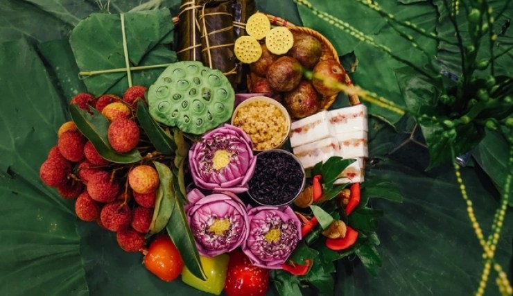 Chiêm ngưỡng loạt ảnh mâm cúng Tết Đoan Ngọ đẹp hút hồn của các mẹ đảm, nhìn mà không nỡ ăn