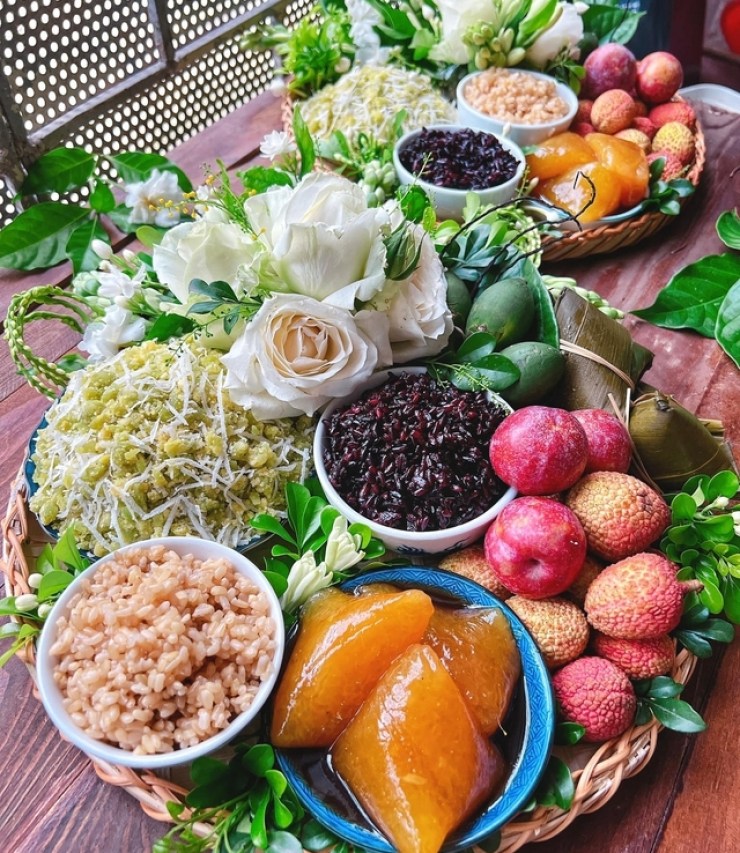 Chiêm ngưỡng loạt ảnh mâm cúng Tết Đoan Ngọ đẹp hút hồn của các mẹ đảm, nhìn mà không nỡ ăn