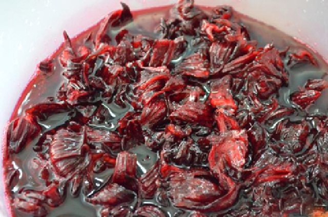 Mứt hoa atiso đỏ