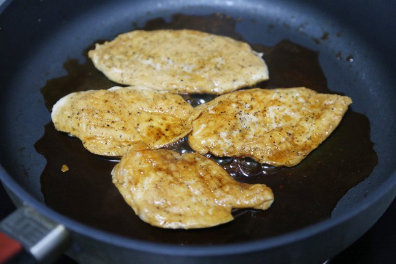 Ức gà nấu kiểu này vừa mềm ngon không dai khô, ăn nhiều chẳng lo béo, nhìn đẹp như ngoài hàng Ức gà nấu kiểu này vừa mềm ngon không dai khô, ăn nhiều chẳng lo béo, nhìn đẹp như ngoài hàng