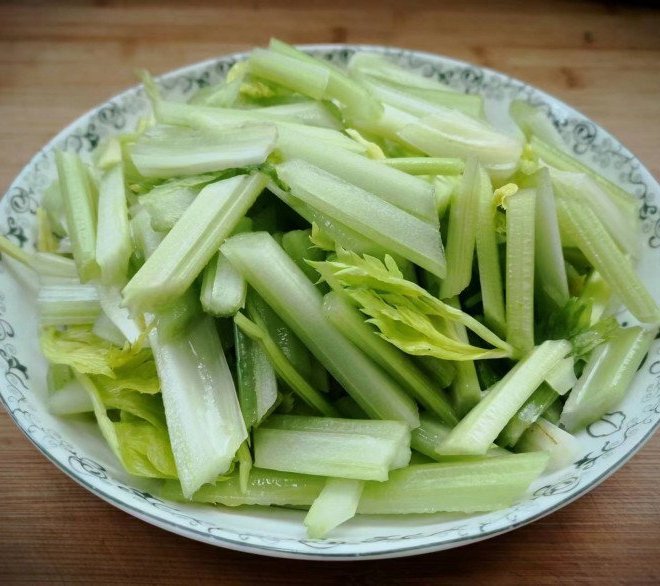 Loại rau hay xào với thịt bò siêu giàu vitamin K, đem nấu cùng 2 thứ lại ngon hơn thịt