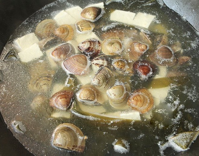 Con này bé tí nhưng cực giàu canxi, giá chỉ khoảng 22k/kg đem nấu canh vừa ngọt ngon lại thanh nhiệt