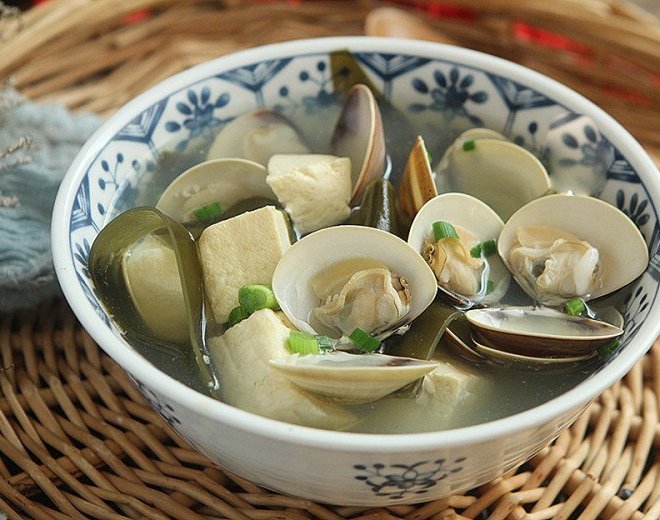 Con này bé tí nhưng cực giàu canxi, giá chỉ khoảng 22k/kg đem nấu canh vừa ngọt ngon lại thanh nhiệt