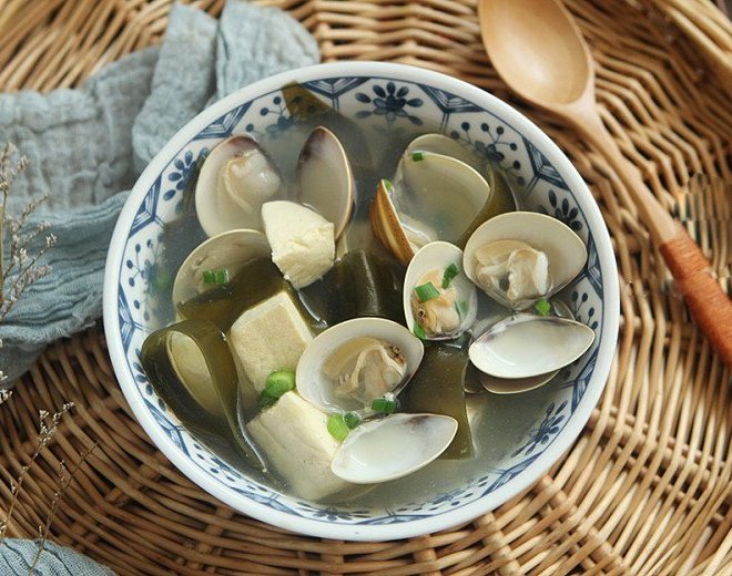 Con này bé tí nhưng cực giàu canxi, giá chỉ khoảng 22k/kg đem nấu canh vừa ngọt ngon lại thanh nhiệt