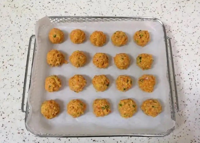 Lạ miệng với món củ cải viên chiên giòn tan